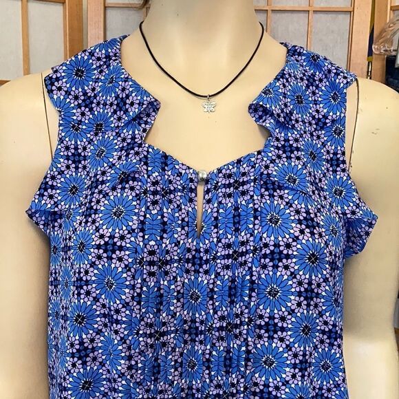 3/$20 Banana Republic Sleeveless Top w/ ruffles - Picture 3 of 7